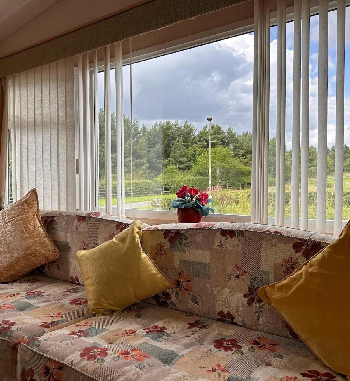 4-Bedroom Cosalt Caravan In Uddingston, Glasgow Zewnętrze zdjęcie